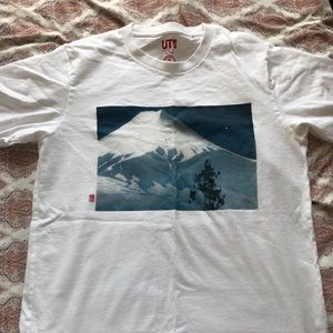UNIQLO Japanese mountain tee